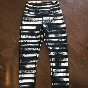 Lululemon Leggings Black and White Striped Size 6